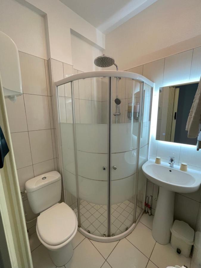 Balzac Hotel Restaurant Фужер Экстерьер фото