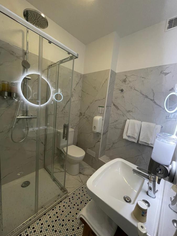 Balzac Hotel Restaurant Фужер Экстерьер фото