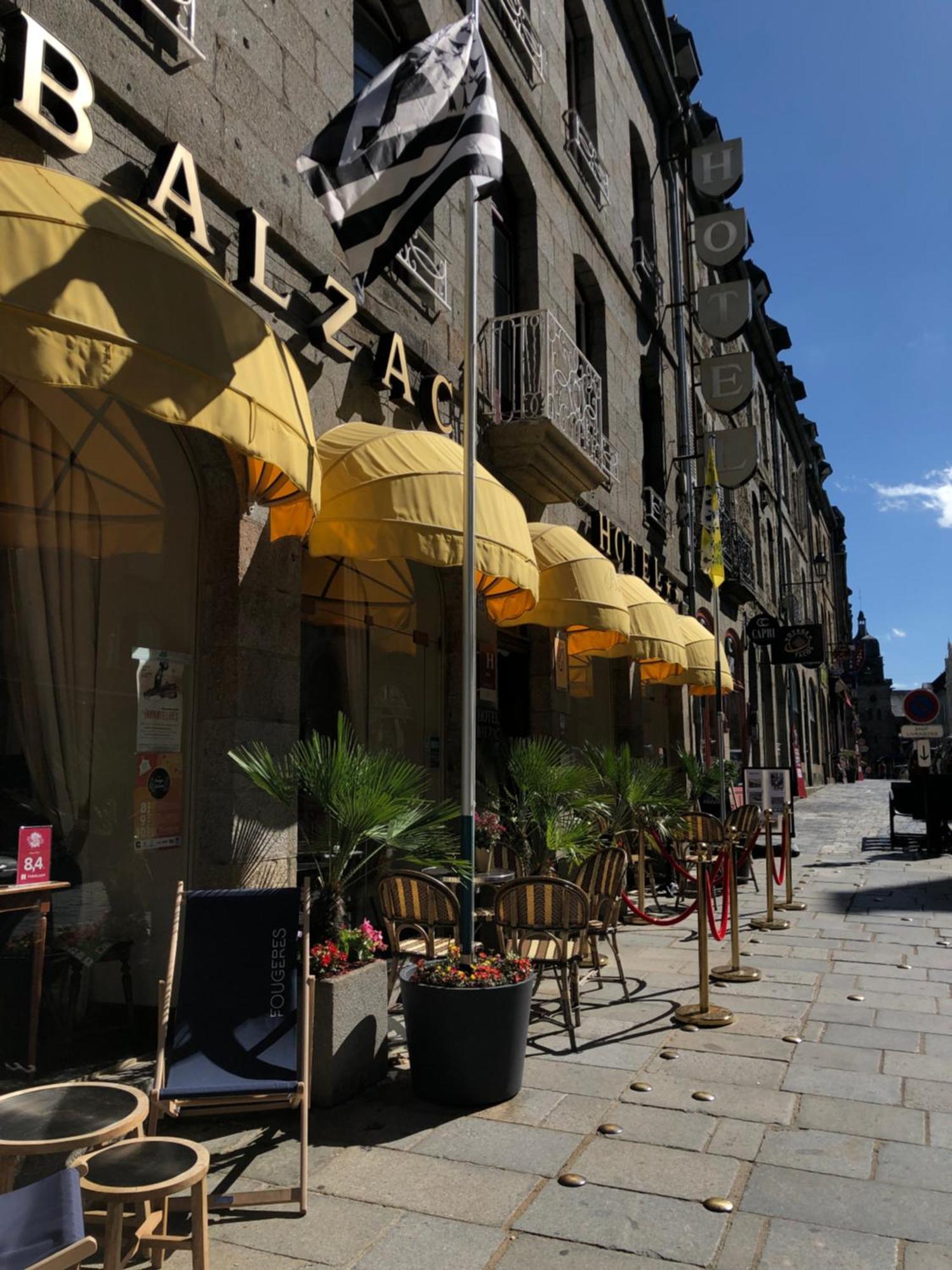 Balzac Hotel Restaurant Фужер Экстерьер фото